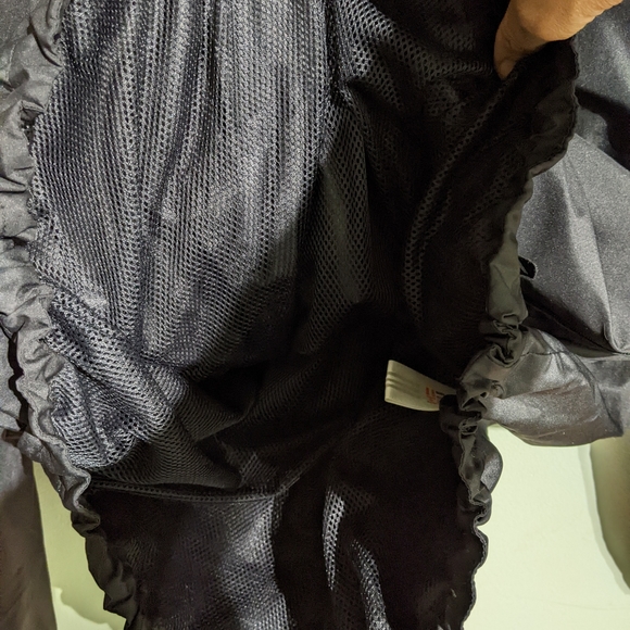 Vintage Adidas hooded black windbreaker, mesh lining, snap buttons. Mens Large. - Picture 11 of 13